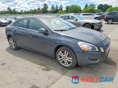 Czwarte zdjęcie samochodu z boku: 2013 VOLVO S60 T5 VIN:YV1612FH2D2186323 - miniatura