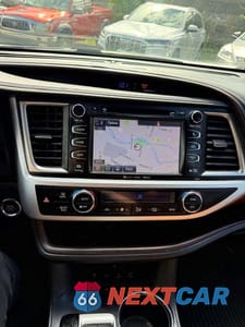 Zdjęcie 8 z 12 samochodu: 2019 TOYOTA HIGHLANDER LIMITED VIN:5TDDZRFH5KS996078 - miniatura
