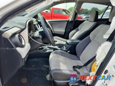 Zdjęcie 7 z 13 samochodu: 2015 TOYOTA RAV4 XLE VIN:JTMRFREV0FD154692 - miniatura