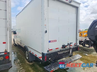 Drugie zdjęcie samochodu z przodu: 2021 CHEVROLET EXPRESS BOX TRUCK VIN:1GB0GSF74M1309258 - miniatura