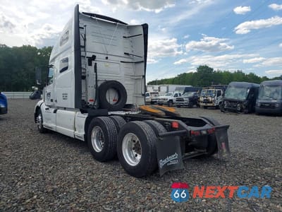Trzecie zdjęcie samochodu z tyłu: 2019 VOLVO VNL SEMI TRUCK VIN:4V4NC9EH3KN221831 - miniatura