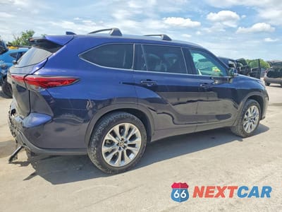 Trzecie zdjęcie samochodu z tyłu: 2021 TOYOTA HIGHLANDER LIMITED VIN:5TDYZRAH7MS527876 - miniatura