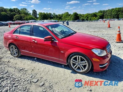 Czwarte zdjęcie samochodu z boku: 2012 MERCEDES-BENZ C 250 VIN:WDDGF4HB9CA673416 - miniatura
