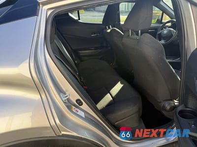 Zdjęcie 6 z 10 samochodu: 2019 TOYOTA C-HR LE VIN:NMTKHMBXXKR067772 - miniatura