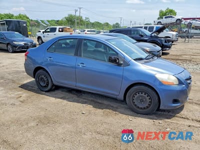 Czwarte zdjęcie samochodu z boku: 2007 TOYOTA YARIS BASE VIN:JTDBT923X71085106 - miniatura