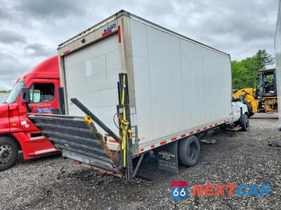 Trzecie zdjęcie samochodu z tyłu: 2020 CHEVROLET SILVERADO REFRIGERATED BOX TRUCK VIN:1HTKHPVKXLH263545 - miniatura