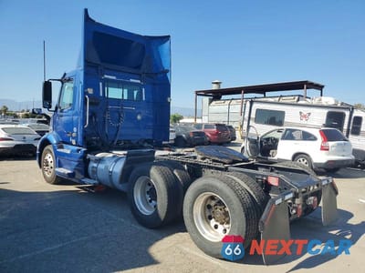 Trzecie zdjęcie samochodu z tyłu: 2022 VOLVO VNR SEMI TRUCK VIN:4V4WC9EH2NN604328 - miniatura