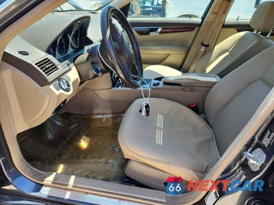 Zdjęcie 7 z 12 samochodu: 2009 MERCEDES-BENZ C VIN:WDDGF54X79R053584 - miniatura