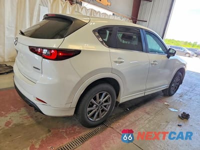 Trzecie zdjęcie samochodu z tyłu: 2024 MAZDA CX-5 SELECT VIN:JM3KFBBL0R0509259 - miniatura