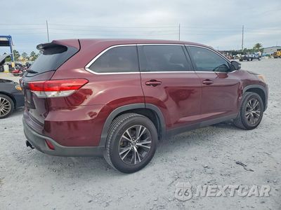 Trzecie zdjęcie samochodu z tyłu: 2019 TOYOTA HIGHLANDER LE VIN:5TDZARFH8KS042082 - miniatura
