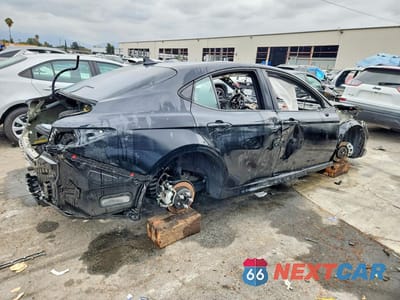 Trzecie zdjęcie samochodu z tyłu: 2025 TOYOTA CAMRY SE VIN:4T1DAACKXSU540691 - miniatura
