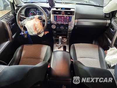 Zdjęcie 8 z 12 samochodu: 2021 TOYOTA 4RUNNER SR5 VIN:JTEMU5JR4M5904275 - miniatura
