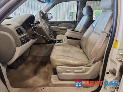 Zdjęcie 7 z 13 samochodu: 2011 CHEVROLET TAHOE K1500 LT VIN:1GNSKBE07BR226002 - miniatura