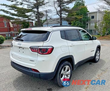 Trzecie zdjęcie samochodu z tyłu: 2018 JEEP COMPASS LATITUDE VIN:3C4NJDBBXJT185851 - miniatura