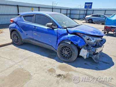 Czwarte zdjęcie samochodu z boku: 2018 TOYOTA C-HR XLE PREMIUM VIN:NMTKHMBX3JR042419 - miniatura