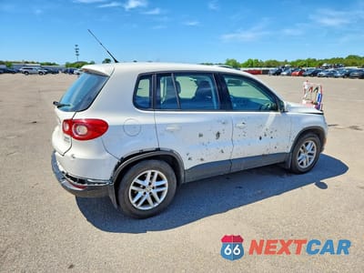 Trzecie zdjęcie samochodu z tyłu: 2011 VOLKSWAGEN TIGUAN VIN:WVGBV7AX2BW524096 - miniatura