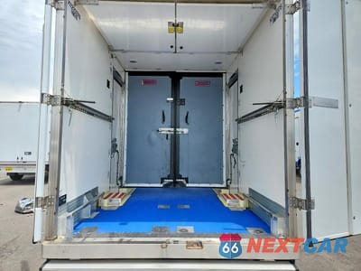 Zdjęcie 10 z 13 samochodu: 2023 FORD E350 REFRIGERATED BOX TRUCK VIN:1FDWE3FKXPDD14758 - miniatura