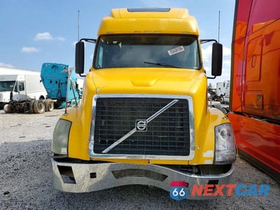 Zdjęcie 9 z 10 samochodu: 2011 VOLVO VNL SEMI TRUCK VIN:4V4NC9EJ7BN297278 - miniatura