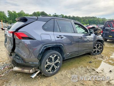 Trzecie zdjęcie samochodu z tyłu: 2025 TOYOTA RAV4 XSE VIN:JTMEB3FV8SD249369 - miniatura