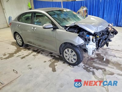 Czwarte zdjęcie samochodu z boku: 2022 KIA RIO S VIN:3KPA24AD4NE435254 - miniatura