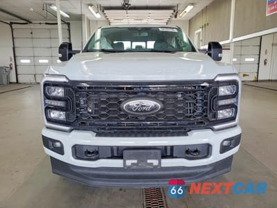 Piąte zdjęcie samochodu w środku: 2025 FORD F250 SUPER DUTY VIN:1FT8W2BM3SED48152 - miniatura