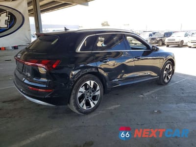 Trzecie zdjęcie samochodu z tyłu: 2021 AUDI E-TRON PRESTIGE VIN:WA1VAAGE0MB033630 - miniatura