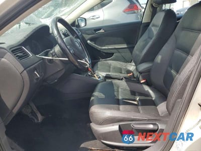 Zdjęcie 7 z 12 samochodu: 2011 VOLKSWAGEN JETTA SE VIN:3VWDZ7AJ2BM320456 - miniatura