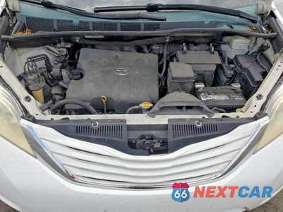 Zdjęcie 12 z 13 samochodu: 2015 TOYOTA SIENNA LE VIN:5TDKK3DCXFS560235 - miniatura