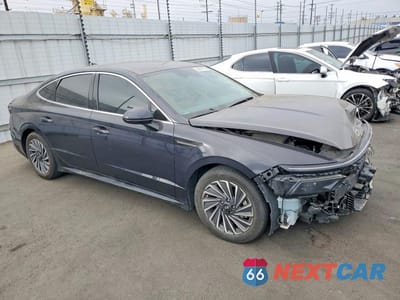 Czwarte zdjęcie samochodu z boku: 2024 HYUNDAI SONATA HYBRID VIN:KMHL34JJ3RA086507 - miniatura