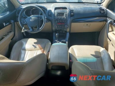 Zdjęcie 8 z 13 samochodu: 2013 KIA SORENTO EX VIN:5XYKUDA28DG362615 - miniatura