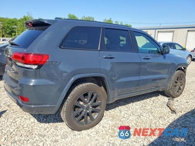 Trzecie zdjęcie samochodu z tyłu: 2018 JEEP GRAND CHEROKEE LAREDO VIN:1C4RJFAG0JC421090 - miniatura