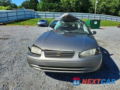 Piąte zdjęcie samochodu w środku: 1999 TOYOTA CAMRY LE V6 VIN:4T1BF22K7XU077030 - miniatura