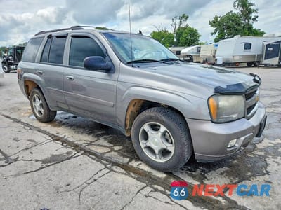 Czwarte zdjęcie samochodu z boku: 2008 CHEVROLET TRAILBLAZER LS VIN:1GNDT13S182155515 - miniatura