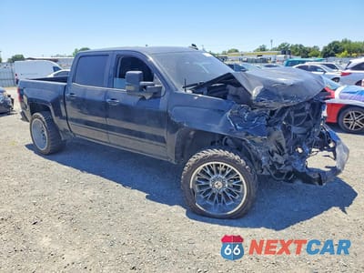 Czwarte zdjęcie samochodu z boku: 2018 CHEVROLET SILVERADO K1500 LT VIN:3GCUKREC6JG437534 - miniatura
