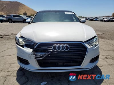 Piąte zdjęcie samochodu w środku: 2018 AUDI A3 PREMIUM VIN:WAUB8GFF1J1035225 - miniatura