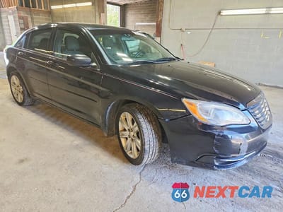 Czwarte zdjęcie samochodu z boku: 2013 CHRYSLER 200 TOURING VIN:1C3CCBBB5DN732071 - miniatura
