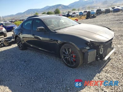 Czwarte zdjęcie samochodu z boku: 2020 MASERATI GHIBLI S VIN:ZAM57YTS2L1351144 - miniatura