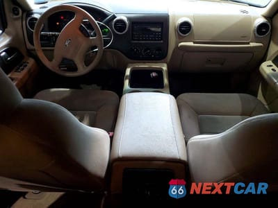 Zdjęcie 8 z 13 samochodu: 2004 FORD EXPEDITION XLT VIN:1FMRU15WX4LA67106 - miniatura