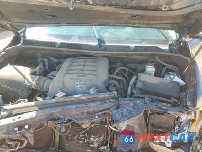 Zdjęcie 11 z 12 samochodu: 2018 TOYOTA TUNDRA CREWMAX SR5 VIN:5TFDW5F19JX724842 - miniatura