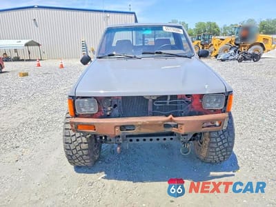 Piąte zdjęcie samochodu w środku: 1986 TOYOTA PICKUP RN63 STD VIN:JT4RN63R8G0004507 - miniatura