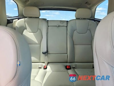 Zdjęcie 10 z 14 samochodu: 2023 VOLVO XC60 PLUS VIN:YV4L12RN0P1239103 - miniatura