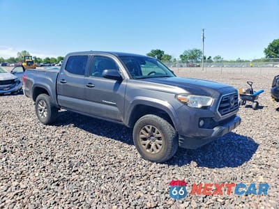 Czwarte zdjęcie samochodu z boku: 2019 TOYOTA TACOMA SR5 V6 VIN:3TMCZ5AN0KM233628 - miniatura