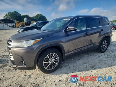 2018 TOYOTA HIGHLANDER XLE 5TDJZRFH5JS525064 - główne zdjęcie licytacji z USA - miniatura