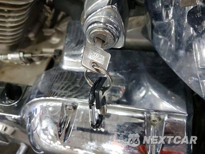 Zdjęcie 8 z 10 samochodu: 2004 HONDA VT1300 S VIN:1HFSC52034A104384 - miniatura