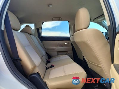 Zdjęcie 11 z 14 samochodu: 2014 MITSUBISHI OUTLANDER SE VIN:JA4AD3A33EZ015852 - miniatura