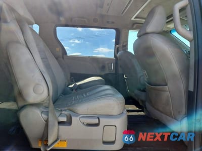 Zdjęcie 11 z 13 samochodu: 2012 TOYOTA SIENNA XLE 7-PASSENGER VIN:5TDDK3DC5CS042019 - miniatura