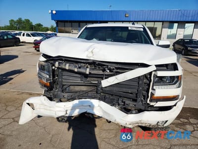 Piąte zdjęcie samochodu w środku: 2019 CHEVROLET SILVERADO LD K1500 LT VIN:2GCVKPECXK1156565 - miniatura