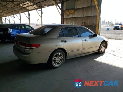 Trzecie zdjęcie samochodu z tyłu: 2003 HONDA ACCORD LX VIN:JHMCM56353C007902 - miniatura