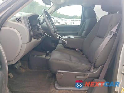 Zdjęcie 7 z 12 samochodu: 2012 CHEVROLET SILVERADO K1500 LS VIN:1GCRKREA0CZ257764 - miniatura