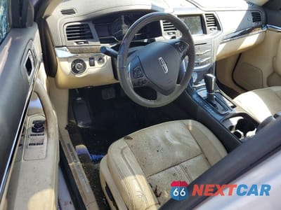 Zdjęcie 8 z 12 samochodu: 2016 LINCOLN MKS VIN:1LNHL9DKXGG602041 - miniatura